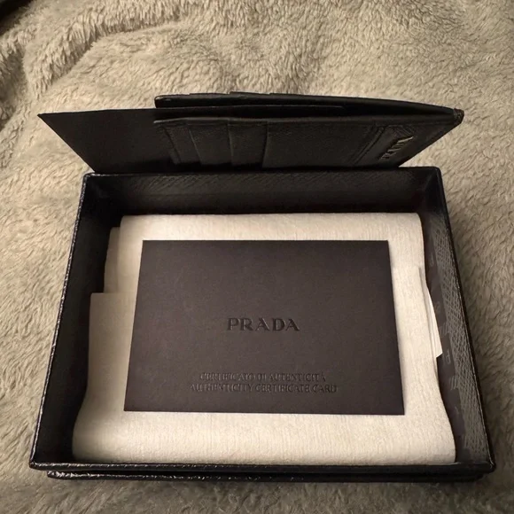 Prada Saffiano Leather Slim Card Holder Wallet Brand New Made in Italy
